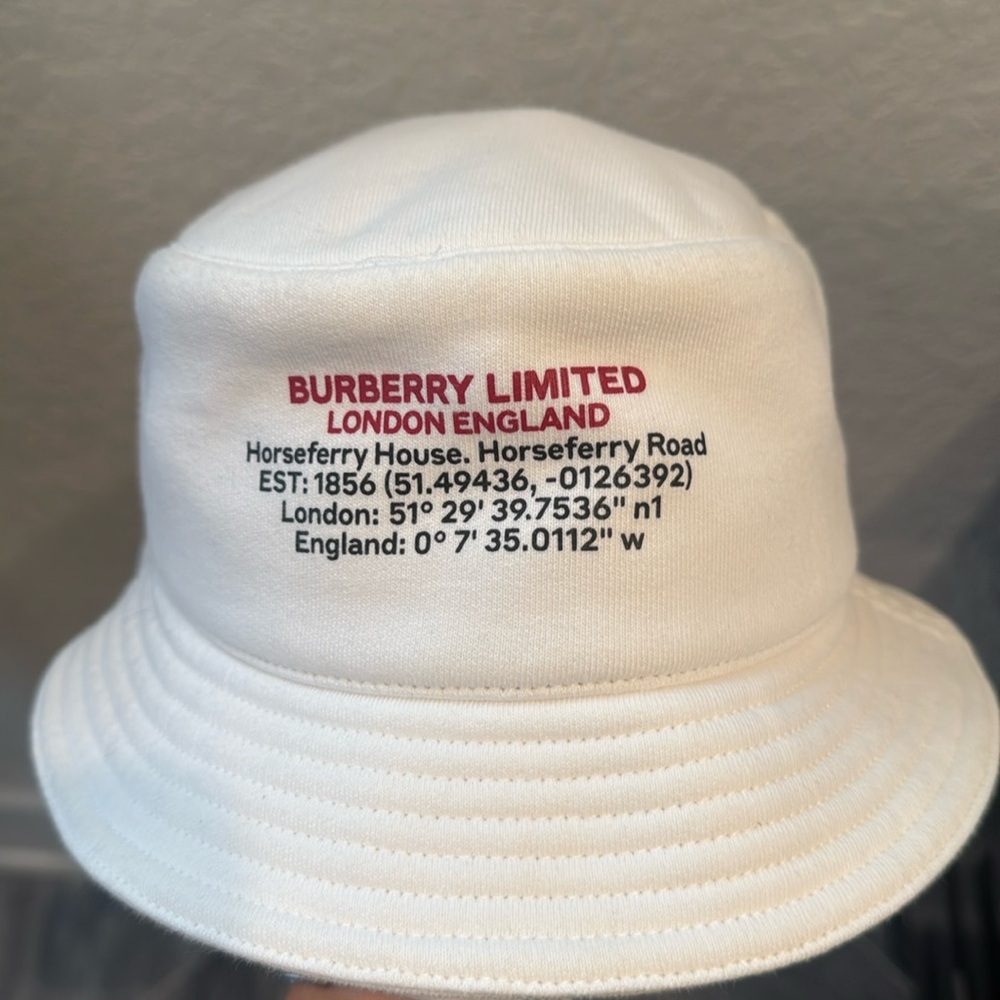 Burberry bucket hat